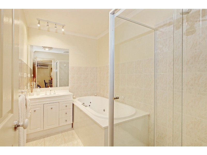 2/94 Rosella Avenue, Werribee VIC 3030