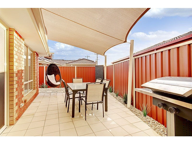 2/94 Rosella Avenue, Werribee VIC 3030