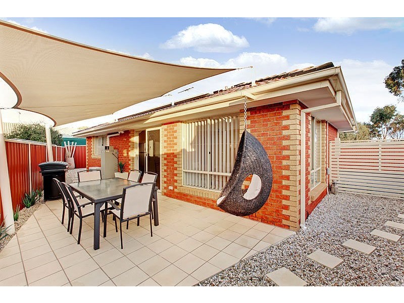 2/94 Rosella Avenue, Werribee VIC 3030