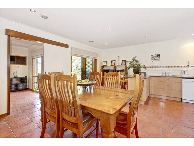 9 Moss Close, Hoppers Crossing VIC 3029