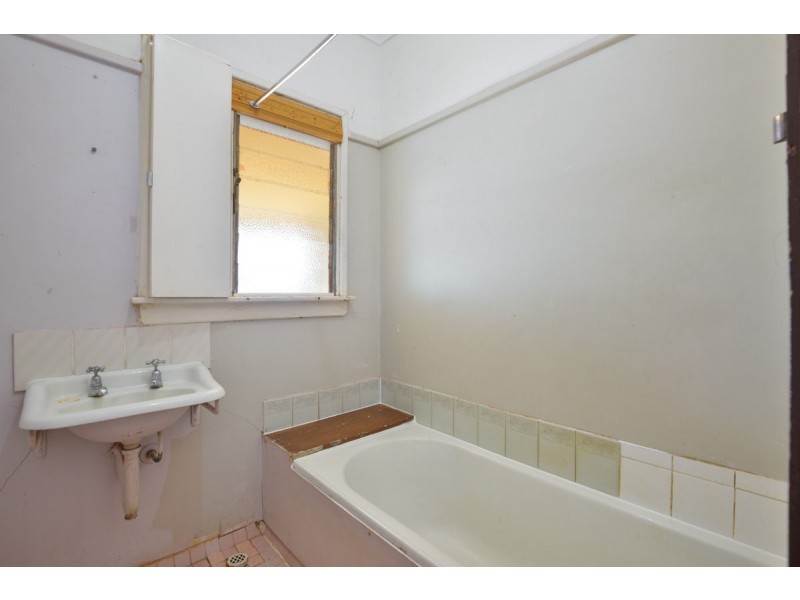 42  Sylvester Street, Coolgardie WA 6429