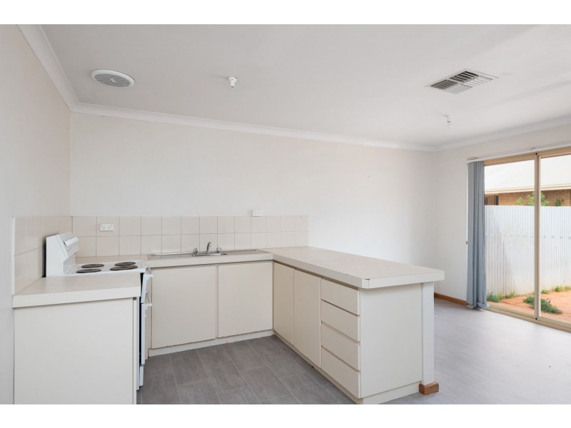 2/35 Sylvester Street, Coolgardie WA 6429