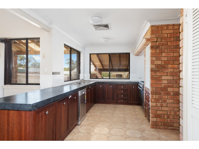 34 Lyall Street, Lamington WA 6430