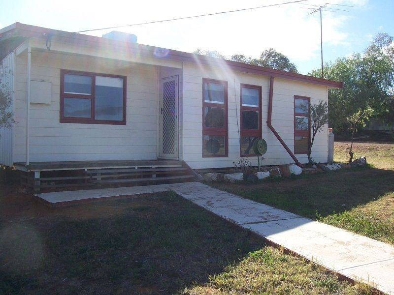 10 Sylvester Street, Coolgardie WA 6429