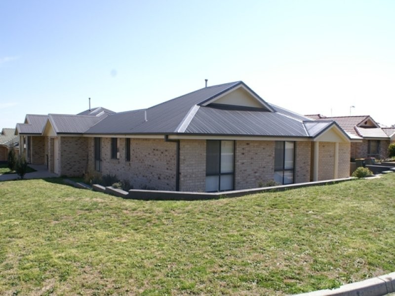 7 McCarron Place and 1 Kendor Place, Orange NSW 2800