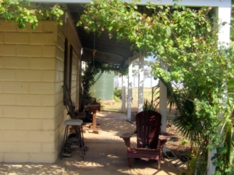 19 Derowie Street, Manildra NSW 2865