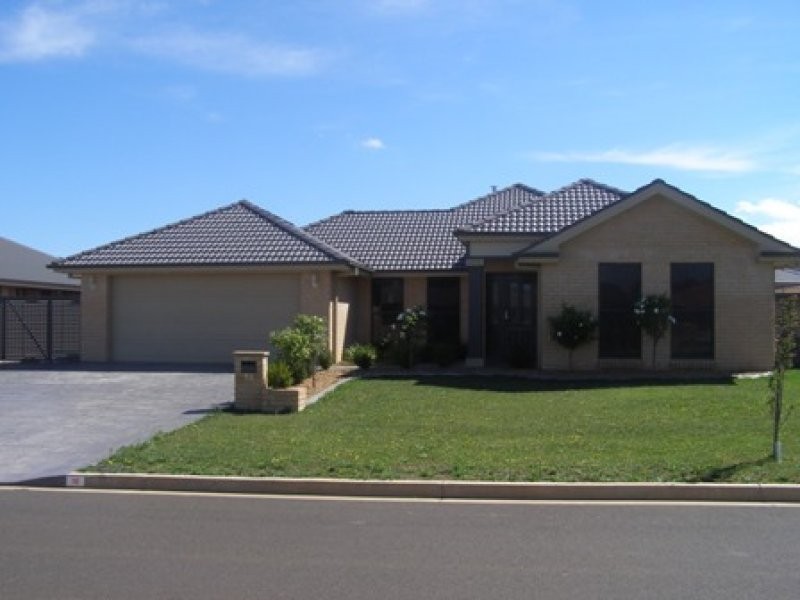 16 Brooklands Drive, Orange NSW 2800