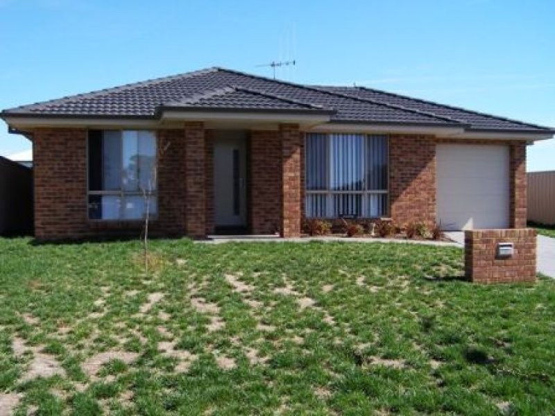35 Moonstone Drive, Orange NSW 2800