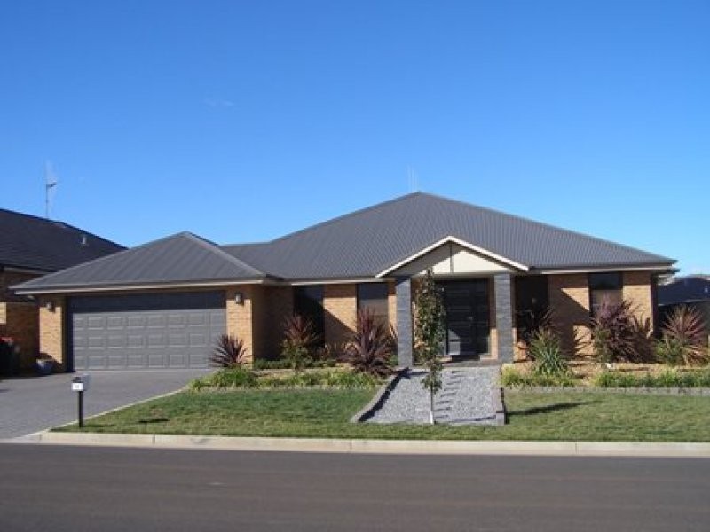 10 Botanic Way, Orange NSW 2800