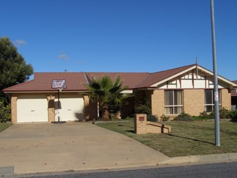 36 Coombes Place, Orange NSW 2800
