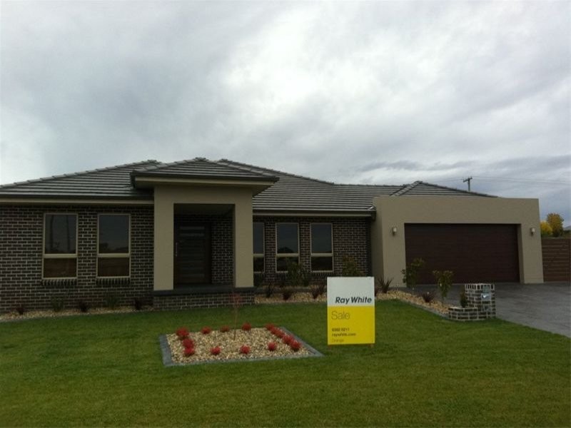 82 Diamond Drive, Orange NSW 2800