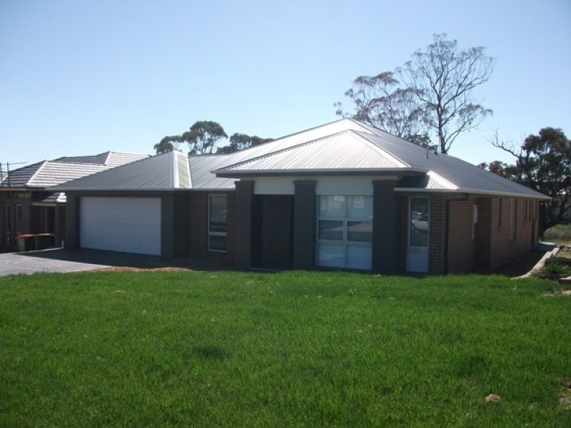 10 Robinson Court, Orange NSW 2800