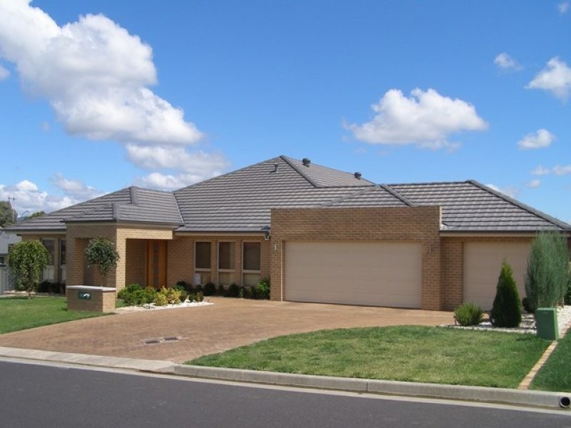3 Botanic Way, Orange NSW 2800