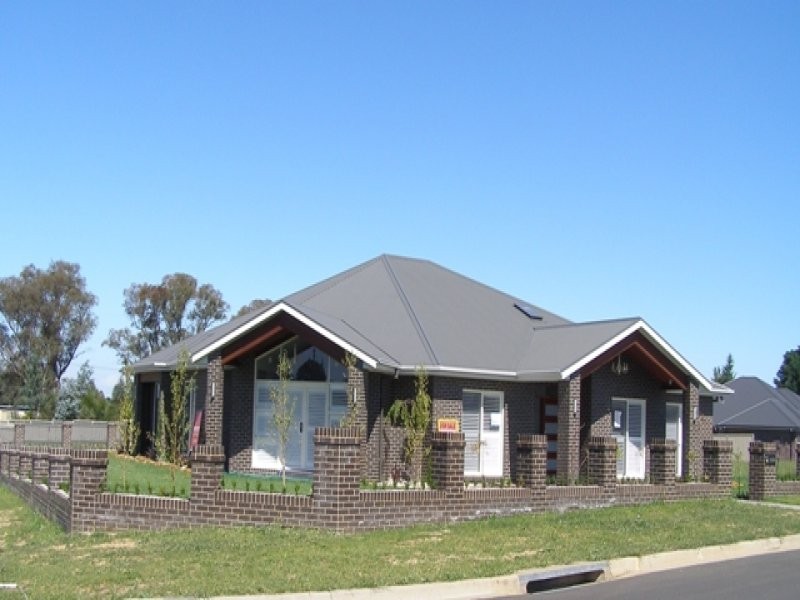32 Moonstone Drive, Orange NSW 2800