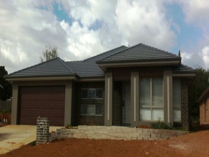 24 Robinson Court, Orange NSW 2800