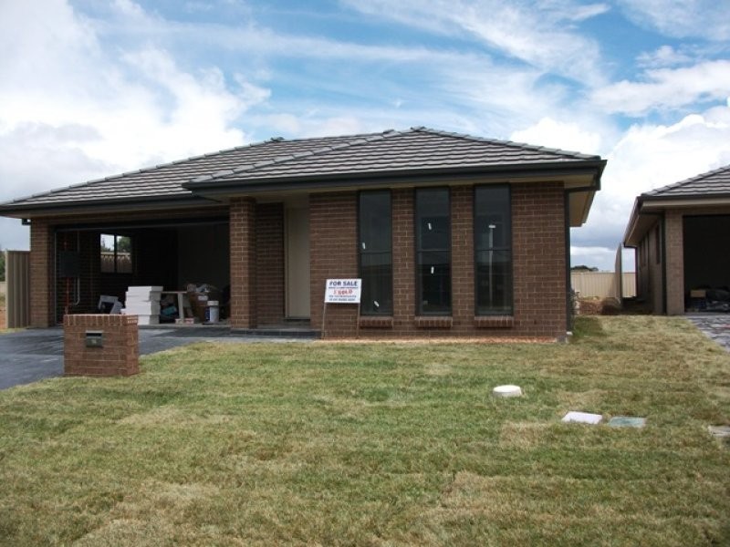 16 Onyx Place, Orange NSW 2800