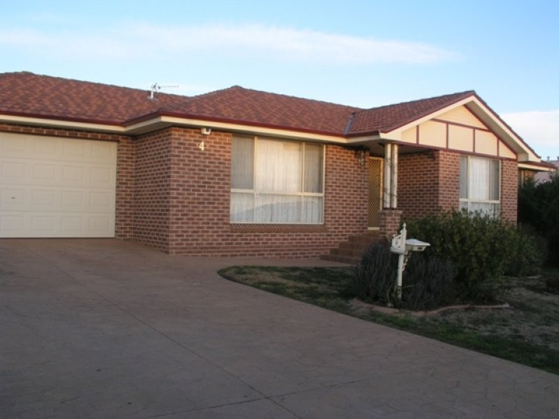 4 Magnolia Way, Orange NSW 2800