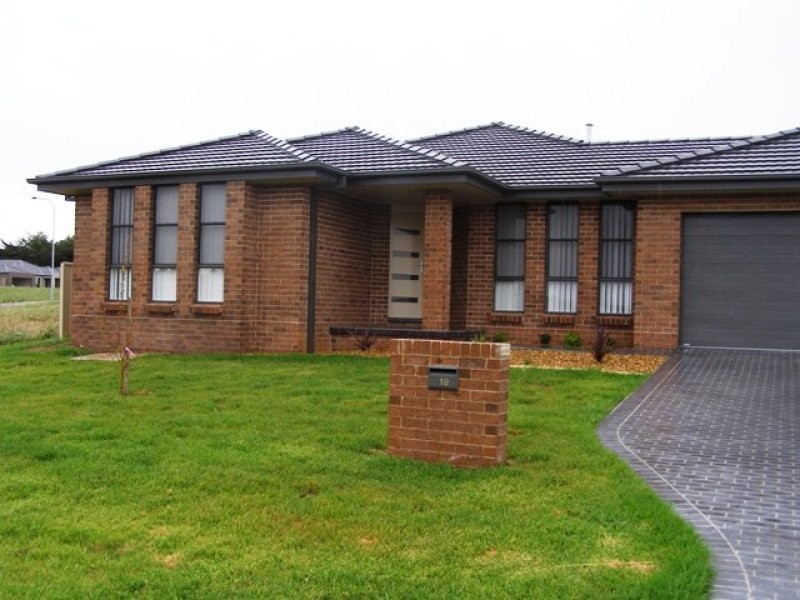 19 Diamond Drive, Orange NSW 2800