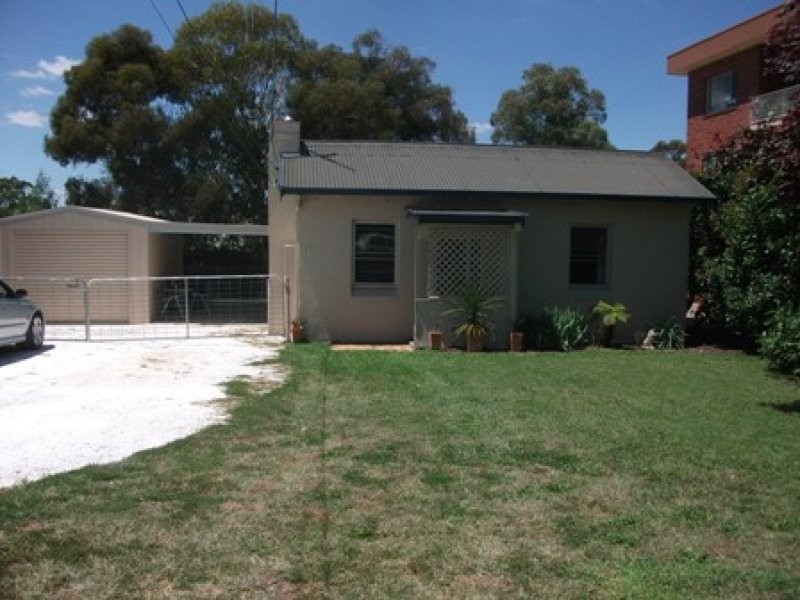 18 Burrendong Way, Orange NSW 2800