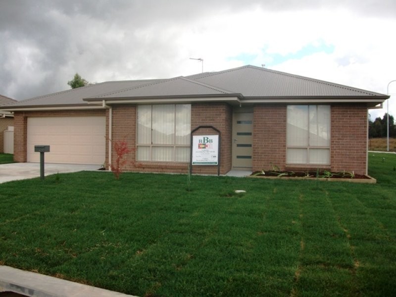 86 Diamond Drive, Orange NSW 2800