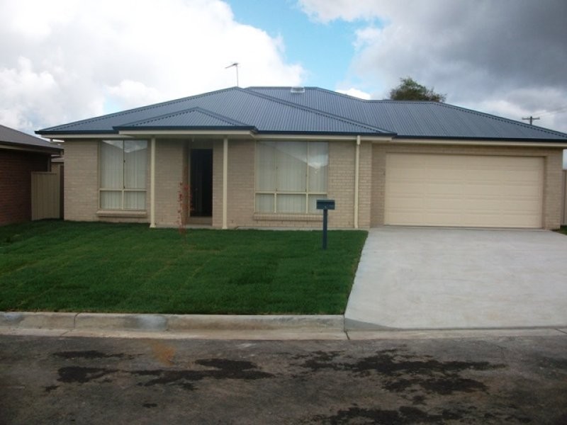 1 Buckland Drive, Orange NSW 2800