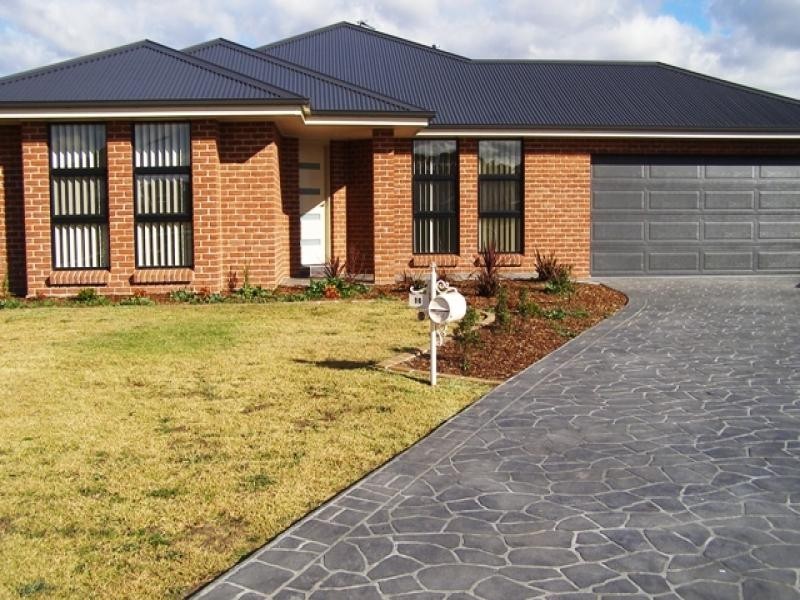 16 Begonia Place, Orange NSW 2800