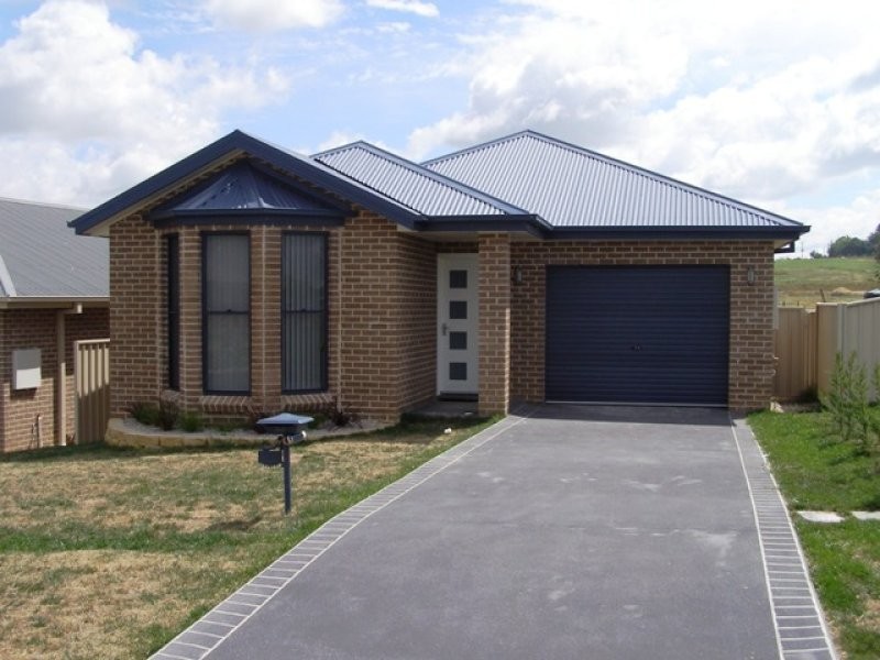 24 Botanic Way, Orange NSW 2800