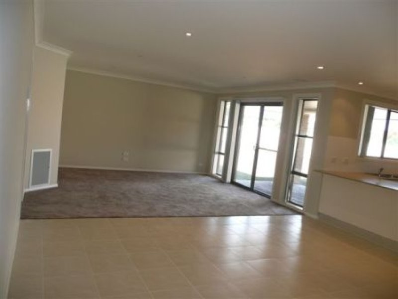 96 Diamond Drive, Orange NSW 2800