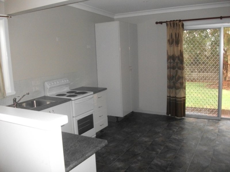 18 Burrendong Way, Orange NSW 2800