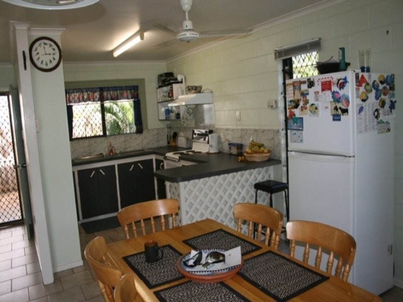 2 Tracey St, Balgal Beach QLD 4816