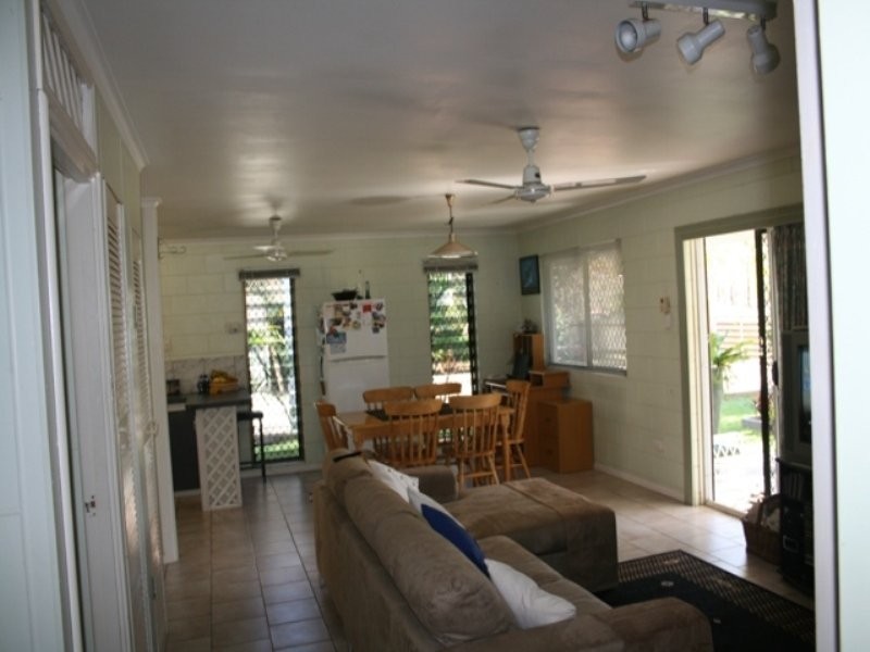 2 Tracey St, Balgal Beach QLD 4816