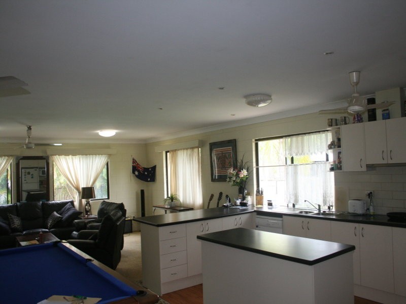 293 Ocean Parade, Balgal Beach QLD 4816