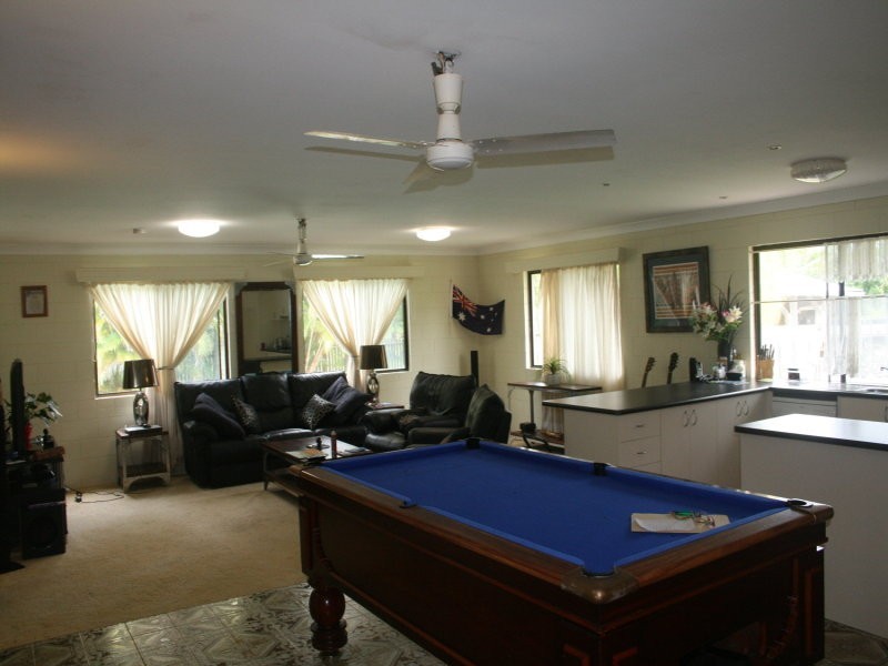 293 Ocean Parade, Balgal Beach QLD 4816