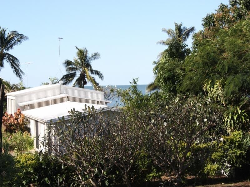 31 Reef Street, Saunders Beach QLD 4818