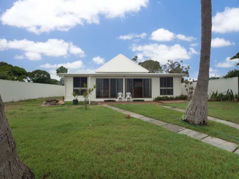 28 Reef St, Saunders Beach QLD 4818