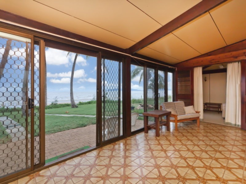 28 Reef St, Saunders Beach QLD 4818