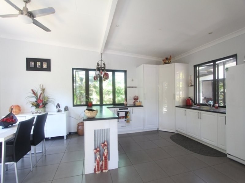 39 Reef Street, Saunders Beach QLD 4818