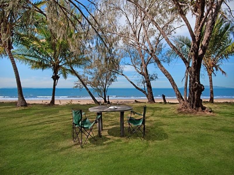 36 Reef St, Saunders Beach QLD 4818