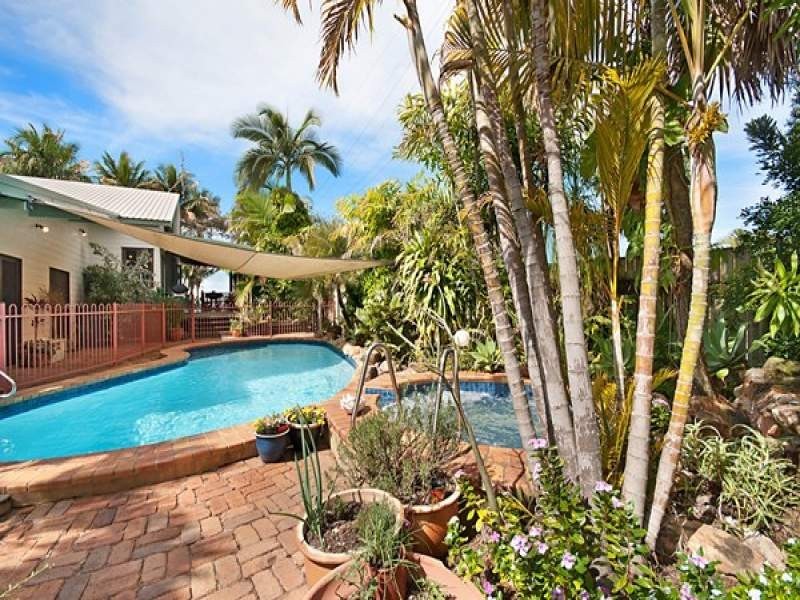 36 Reef St, Saunders Beach QLD 4818