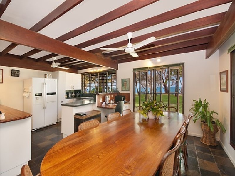 36 Reef St, Saunders Beach QLD 4818