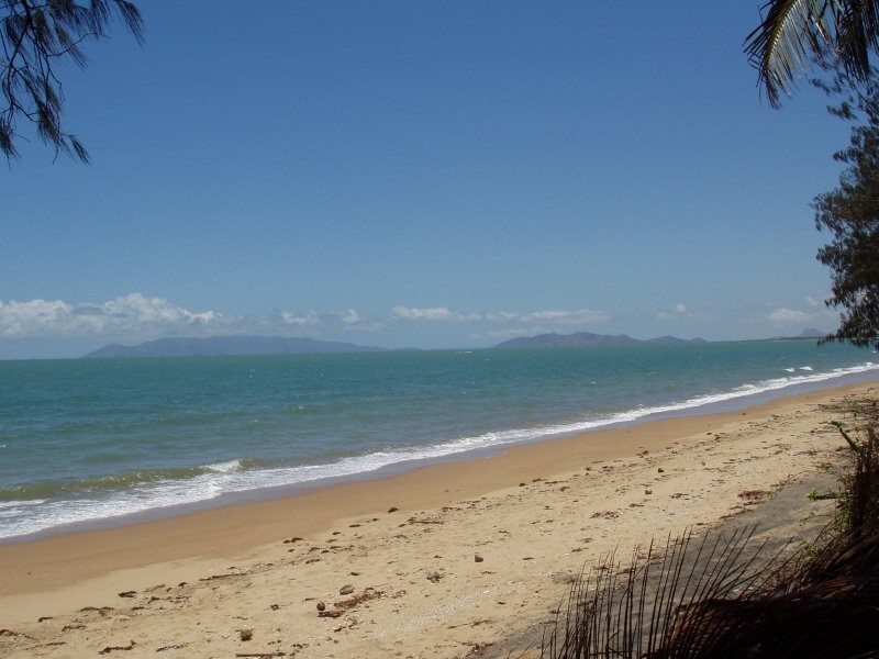 67 Cay Street, Saunders Beach QLD 4818