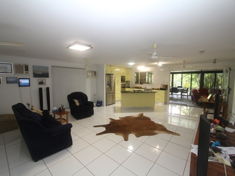 193 Ocean Parade, Balgal Beach QLD 4816