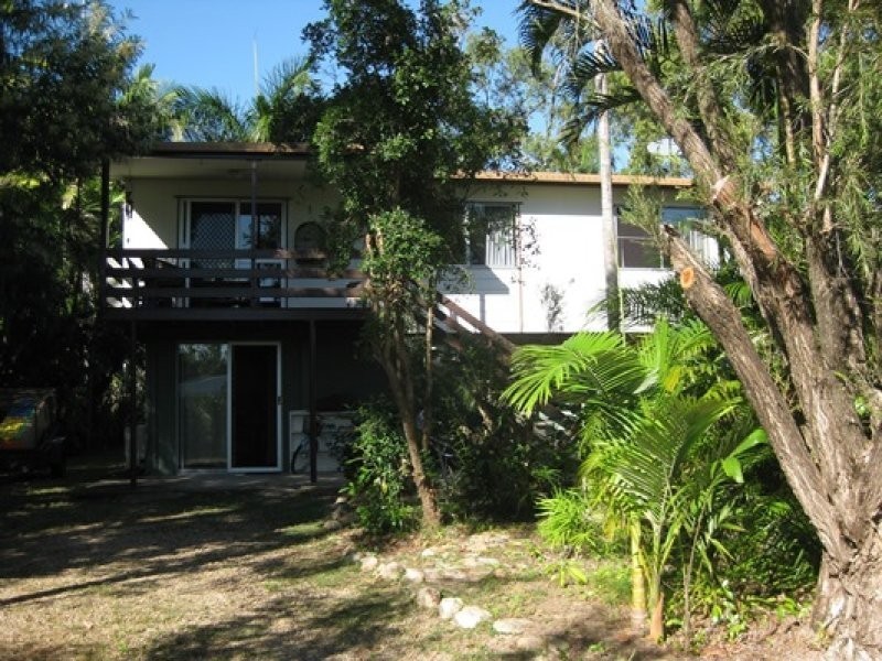 18 Tracey St, Balgal Beach QLD 4816