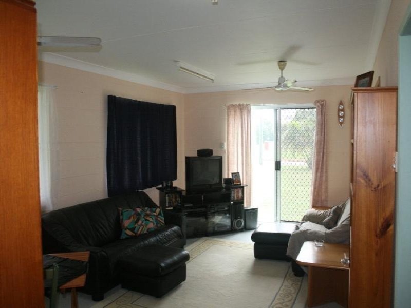 2 Justin Street, Balgal Beach QLD 4816