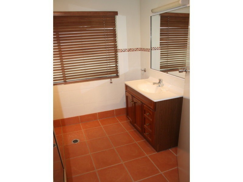 1 Armidale Avenue, Balgal Beach QLD 4816