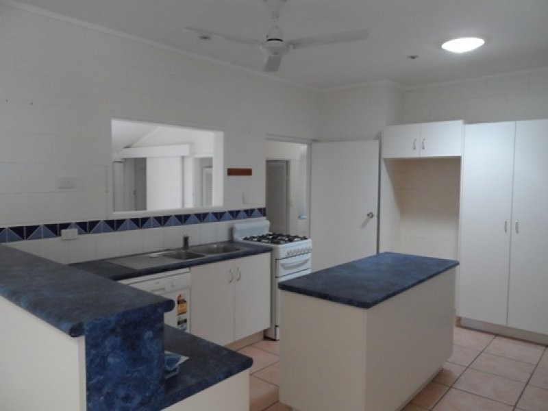 95 Cay Street, Saunders Beach QLD 4818