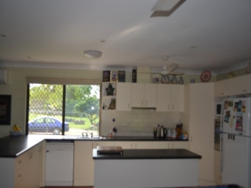 293 Ocean Parade, Balgal Beach QLD 4816