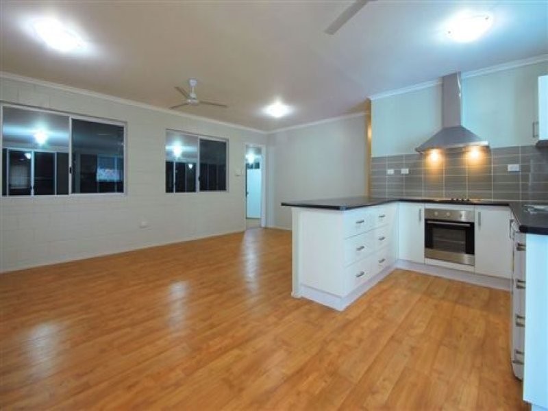 5 Esplanade, Balgal Beach QLD 4816
