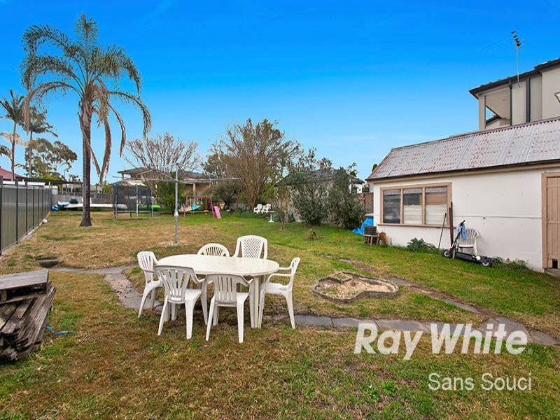 6 Whitfield Pde, Hurstville Grove NSW 2220