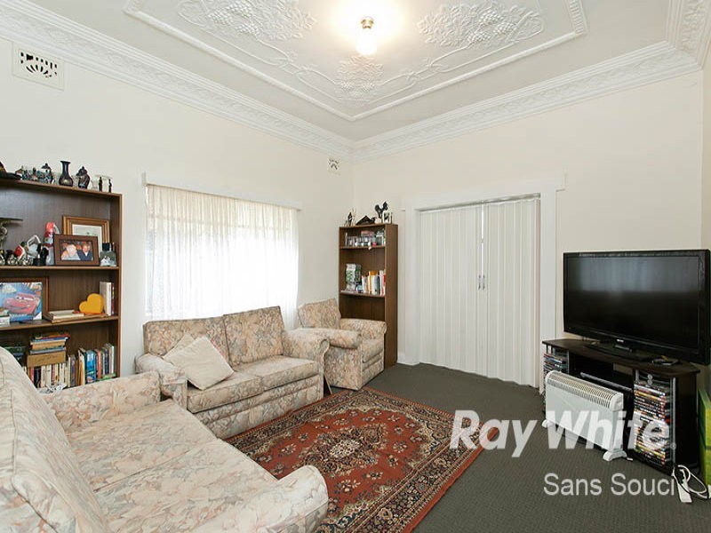 6 Whitfield Pde, Hurstville Grove NSW 2220